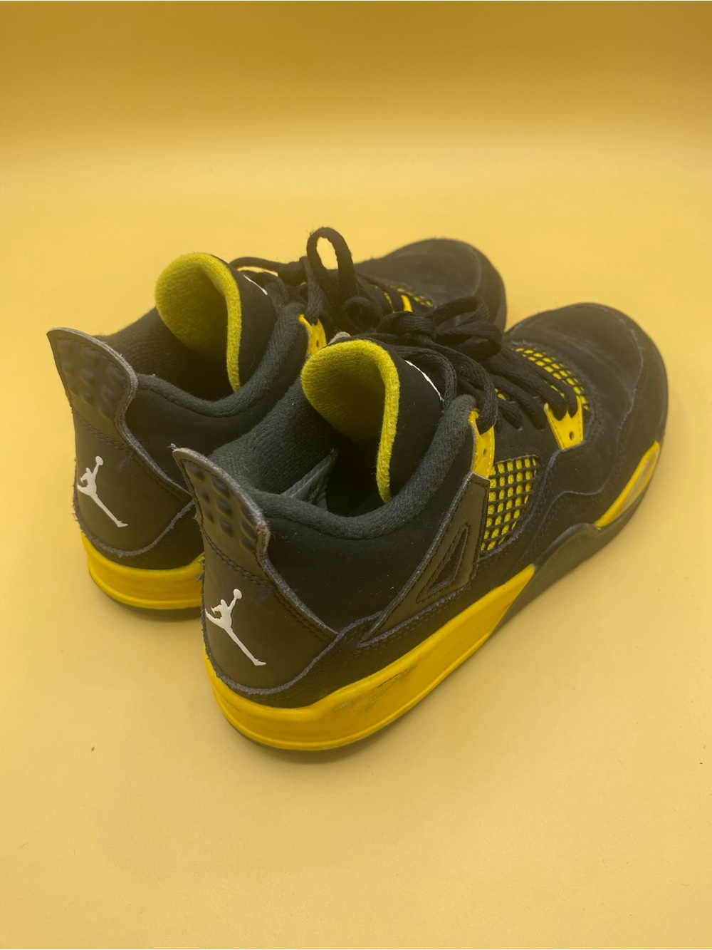 Jordan 4 Retro Thunder - Picture 2 of 4
